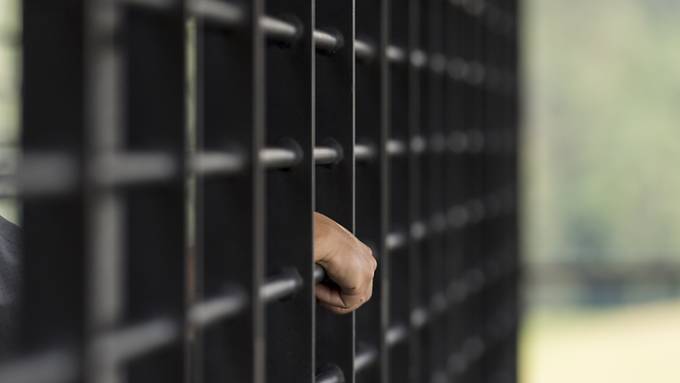 Zürcher Gericht muss Versetzung von Häftling in offenen Vollzug erneut prüfen