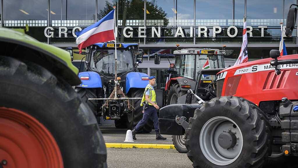 Seit mehr als zwei Wochen protestieren Bauern in den Niederlanden gegen geplante Umweltauflagen. Foto: Kees Van De Veen/ANP/dpa