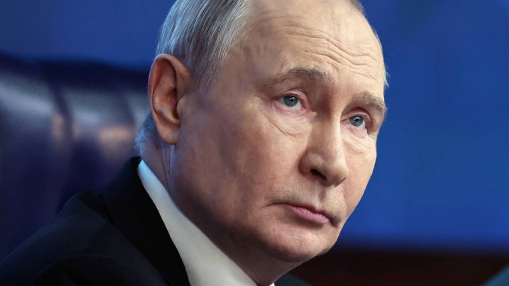 Der russische Präsident Wladimir Putin nimmt an der jährlichen Vorstandssitzung des Verteidigungsministeriums in Moskau teil. Foto: Alexander Kazakov/Pool Sputnik Kremlin via AP/dpa