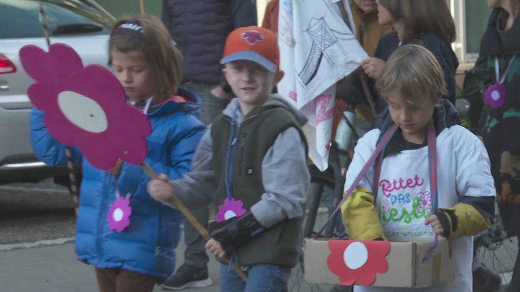 Kinder demonstrieren auf St.Galler Strassen für ihre Rechte