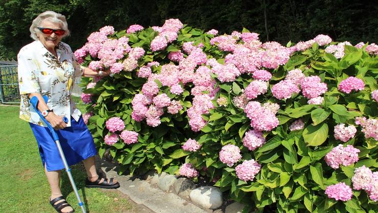 Trotz Sehbeeintrachtigung Kummert Sie Sich Im Garten Um 60