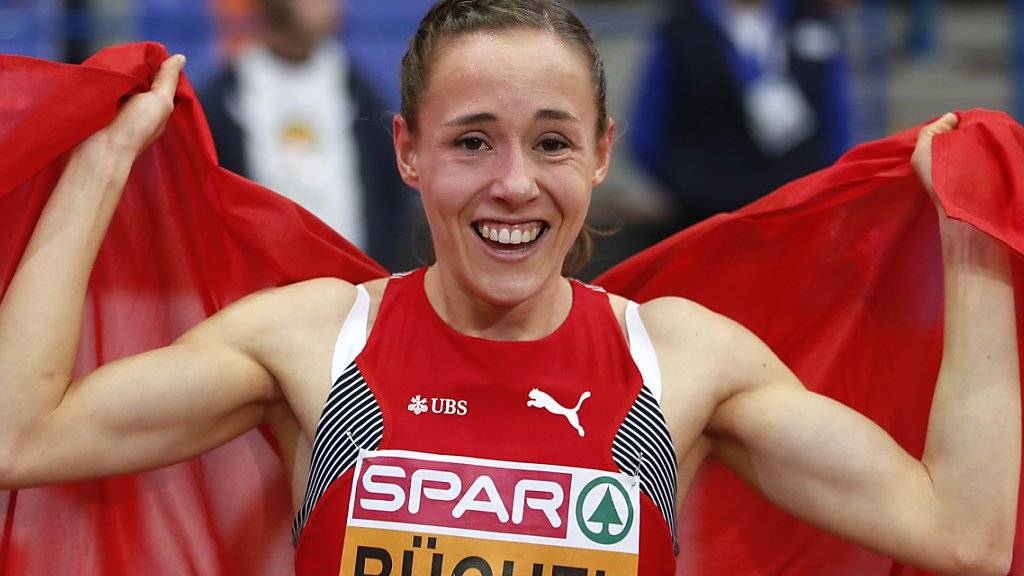 Selina Büchel jubelt nach ihrem Goldlauf in der Halle von Belgrad