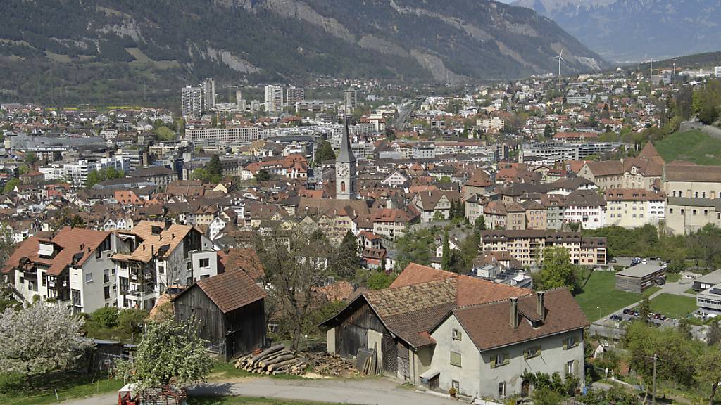 Die Stadt Chur will einen Teil ihrer Strassen entsiegeln und in Grünflächen und Begegnungszonen umwandeln. (Archivbild)