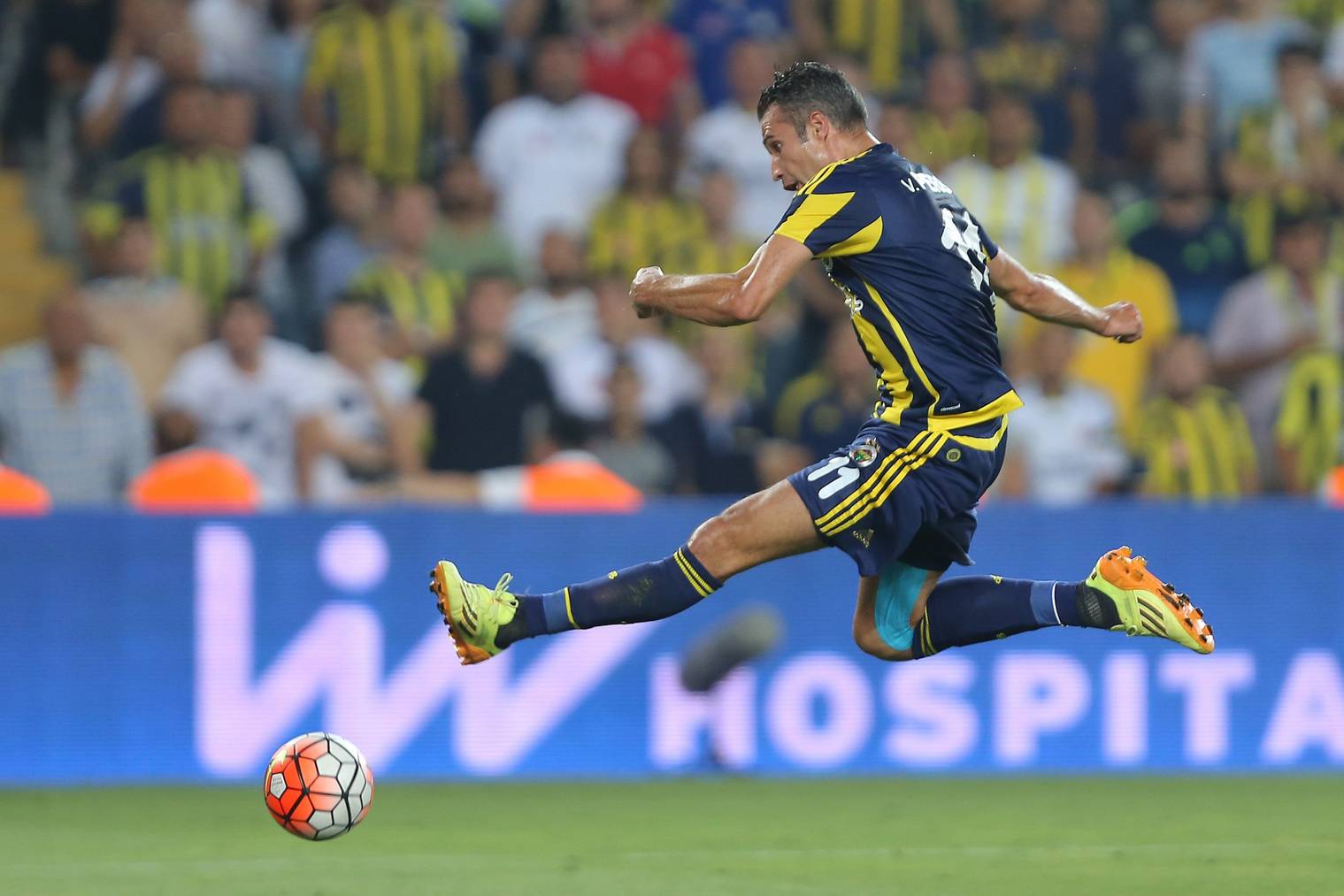 ISTANBUL, TURKEY -  JULY 28: Robin van Persie of Fenerbahce kicks the ball for goal during UEFA Champions League Third Qualifying Round 1st Leg match betweeen Fenerbahce v Shakhtar Donetsk at Sukru Saracoglu Stadium on July 28, 2015 in Istanbul, Turkey. (Photo by Burak Kara/Getty Images)