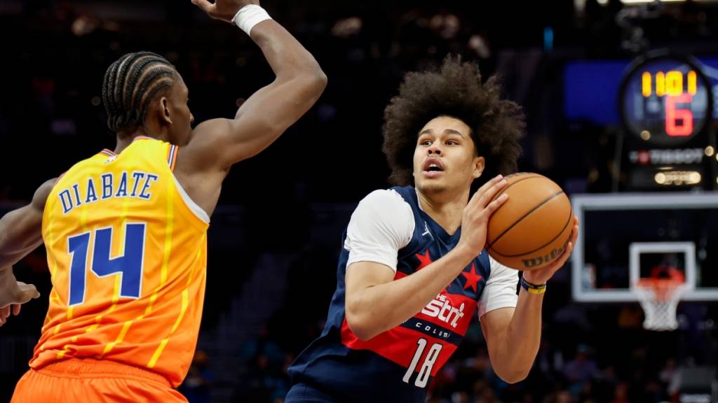 Kyshawn George (rechts) verletzt sich am Knöchel