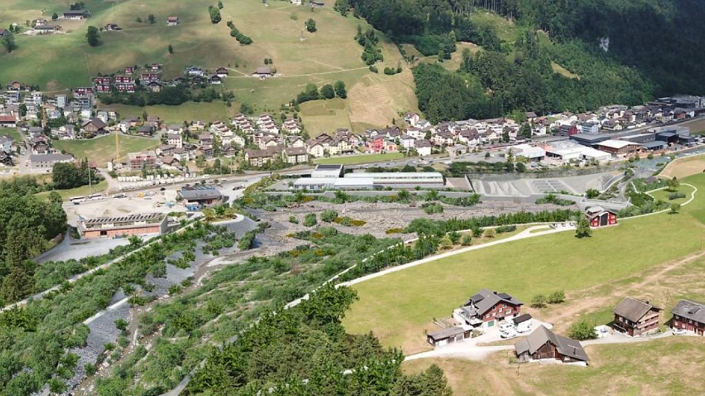 Mit dem Hochwasserschutzprojekt Buoholzbach sollen die Risiken im Talboden bis nach Stansstad deutlich verringert werden. (Visualisierung)