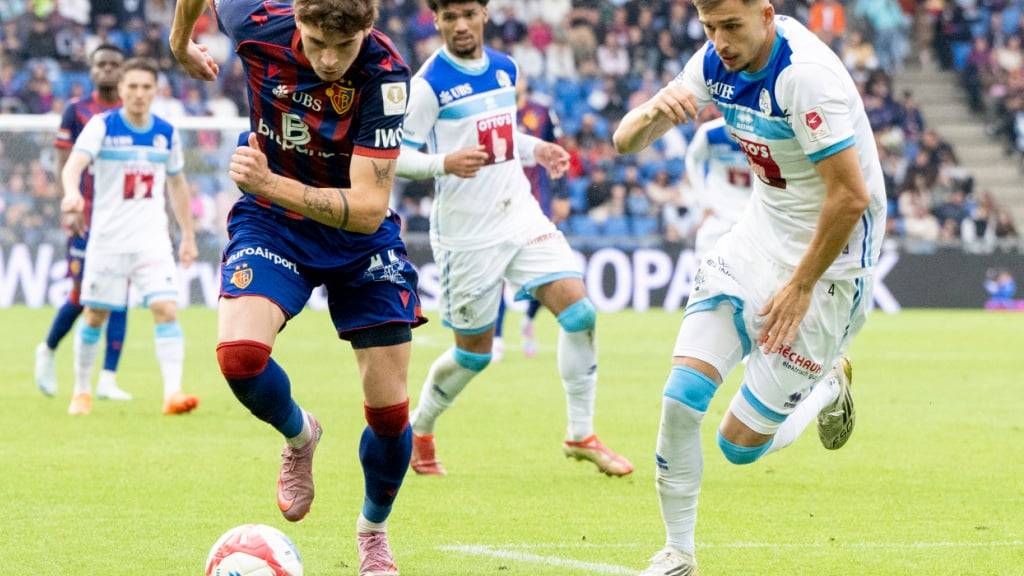 Luzerns Innenverteidiger Adrian Bajrami (rechts) steht nach einem Nationenwechsel erstmals im Aufgebot der Schweizer A-Nati