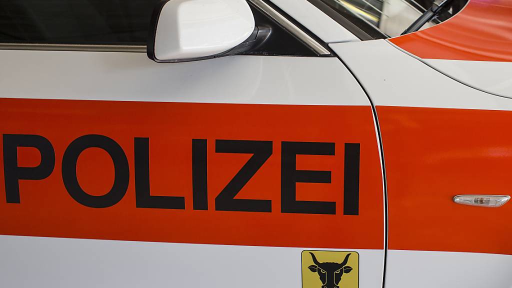 Eine Patrouille der Kantonspolizei Uri fand am Mittwochnachmittag ein Kind verletzt auf einem Veloweg liegend vor. (Symbolbild)