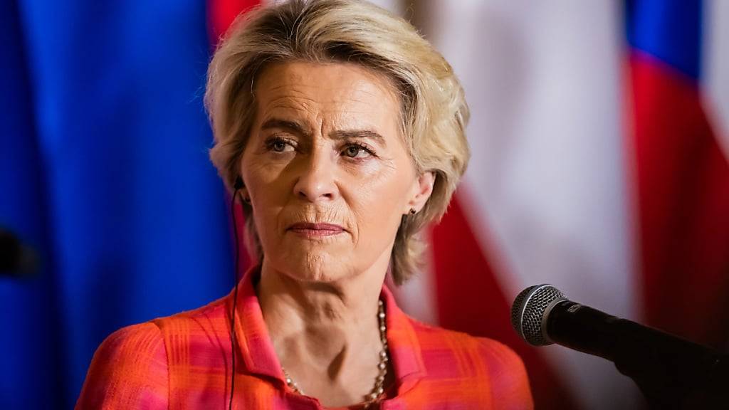 Ursula von der Leyen (CDU), Präsidentin der Europäischen Kommission, nimmt an einem Pressestatement im Rathaus von Breslau teil. Foto: Christoph Soeder/dpa-ENR-Pool/dpa