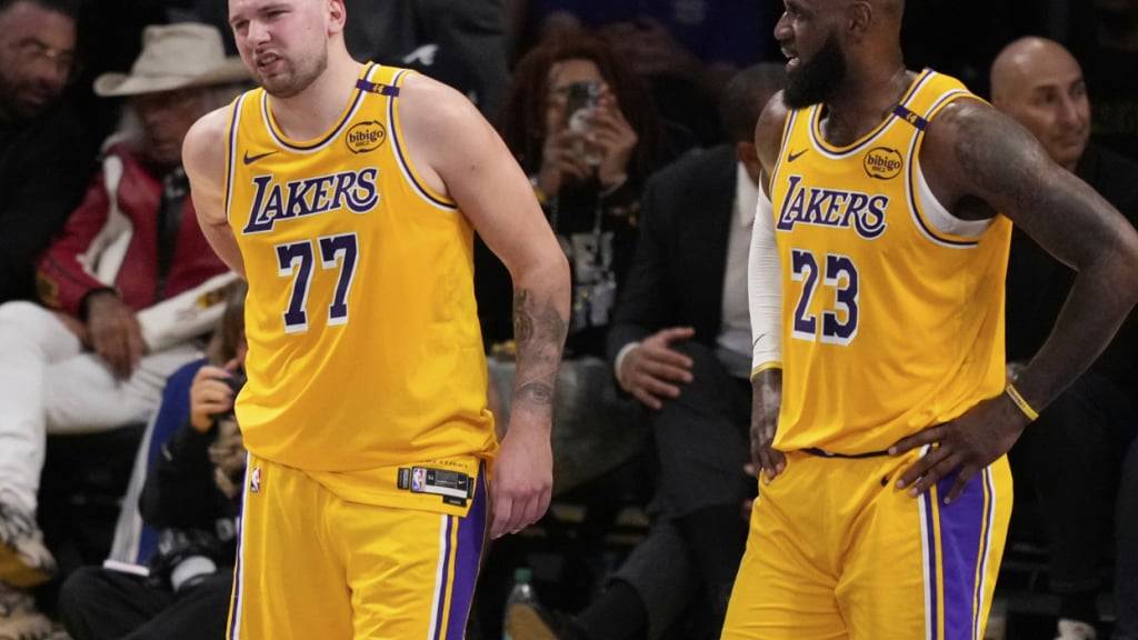 Für die Los Angeles Lakers und deren Superstars Luka Doncic (links) und LeBron James sind die Playoffs bereits zu Ende