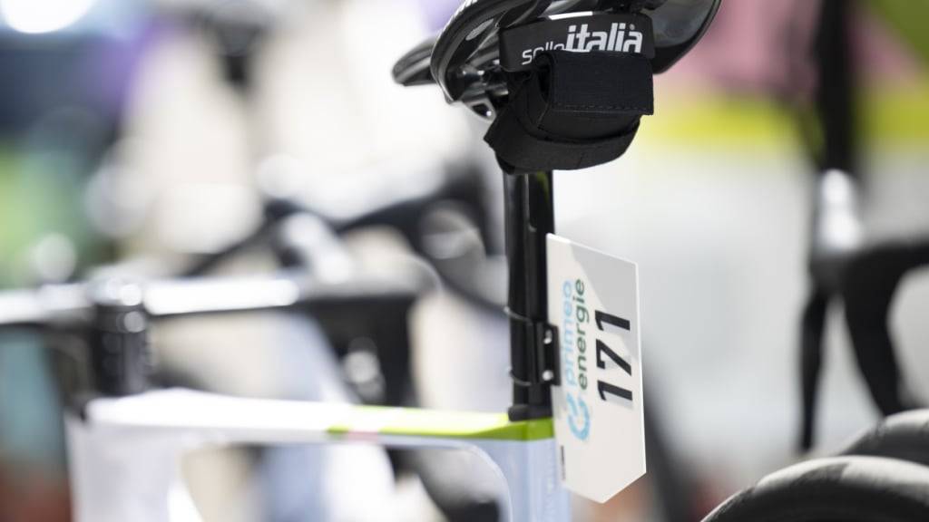 Die GPS-Tracker werden unter dem Sattel befestigt