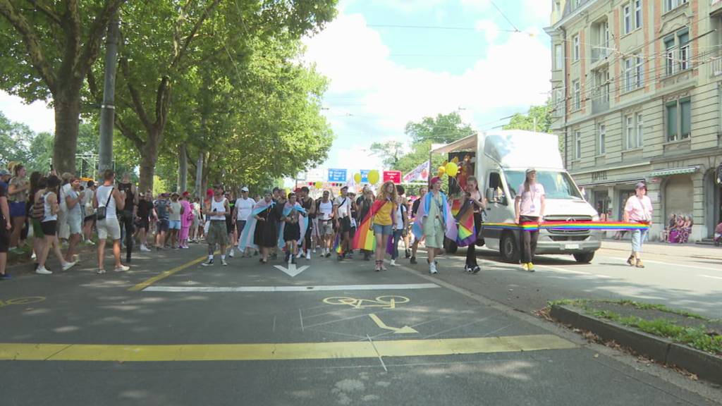 Mehrere tausend Menschen an zweiter Ausgabe der Bern Pride