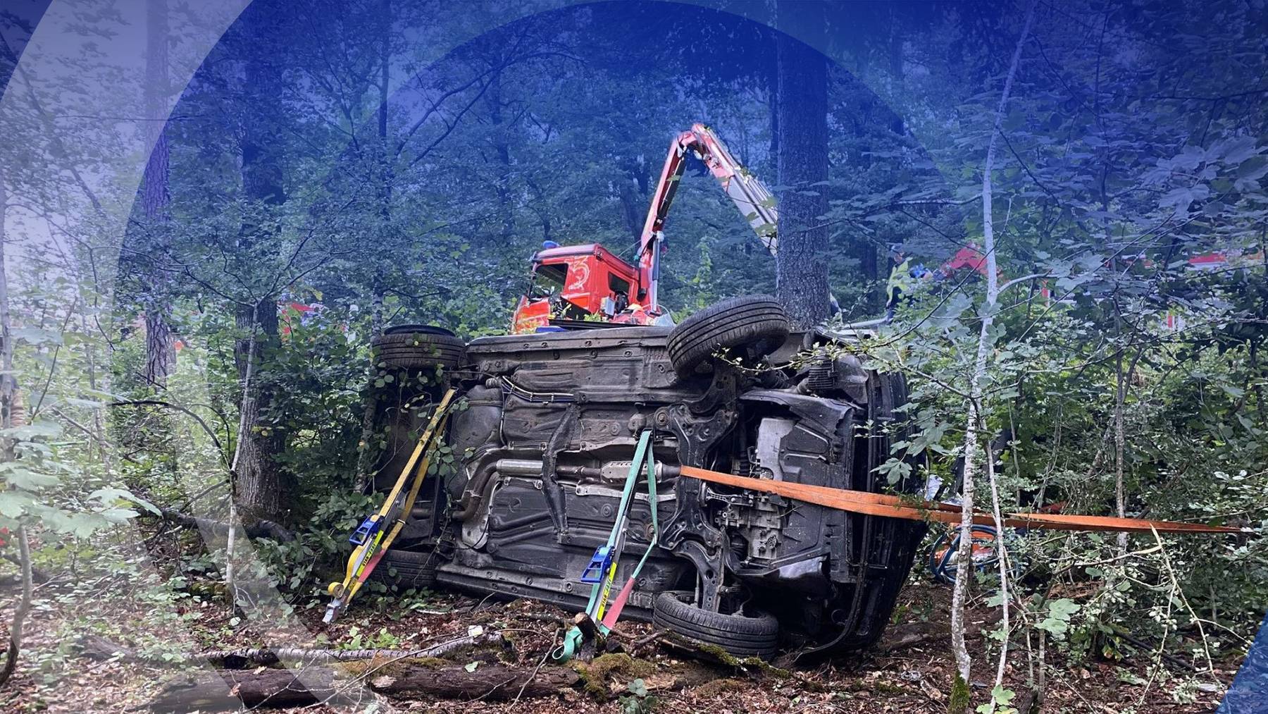 Tödlicher Unfall: In Villigen prallt ein Junglenker in einen Baum, ein Mitfahrer stirbt
