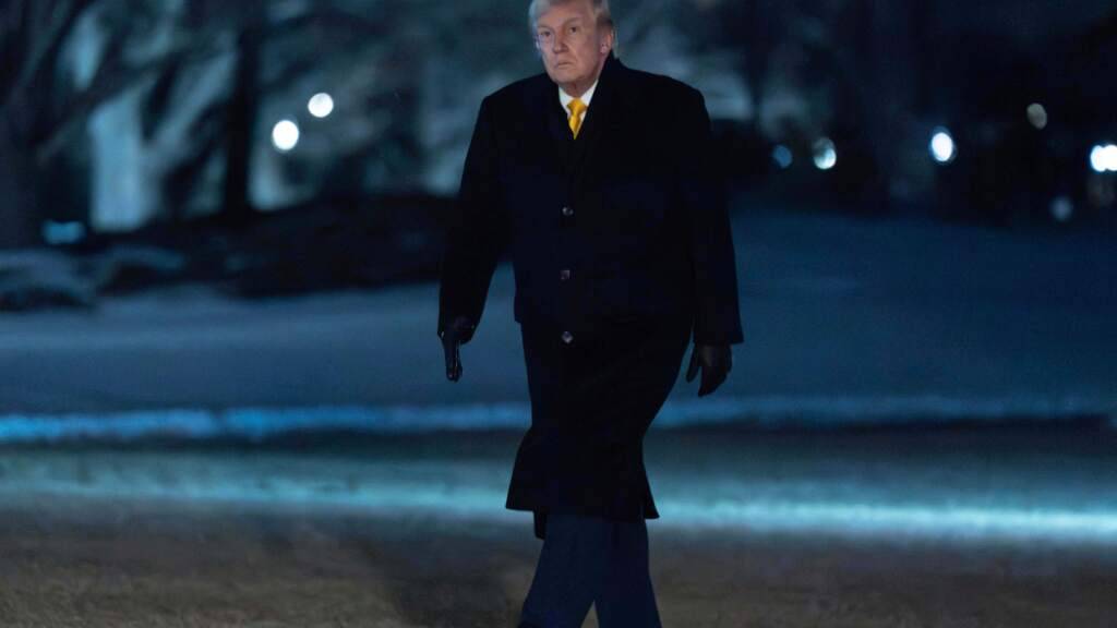 US-Präsident Donald Trump enerviert sich erneut über das Telefongespräch mit der damaligen Bundespräsidentin Karin Keller-Sutter, die er als «Premierministerin» bezeichnet. (Archivbild)