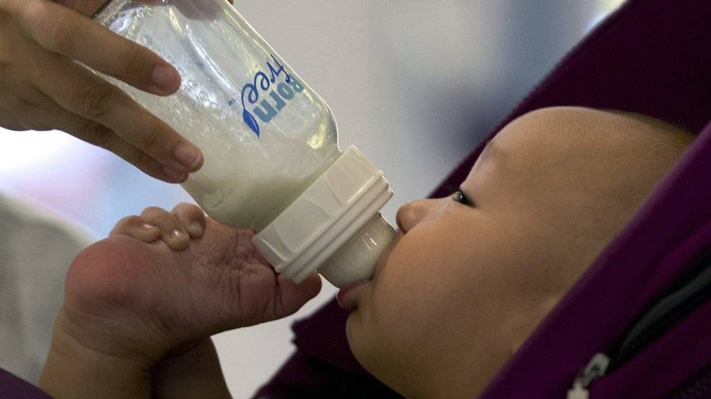 Nestlé will die Herkunft von Milch über eine Blockchain rückverfolgbar machen. (Archivbild)