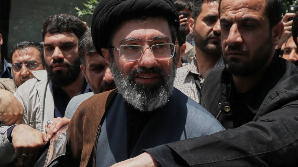 Irans neuer oberster Führer fordert Rache für Kriegsopfer