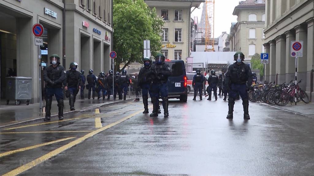 Berner Innenstadt abgeriegelt: Polizei erstickt Corona-Demo im Keim