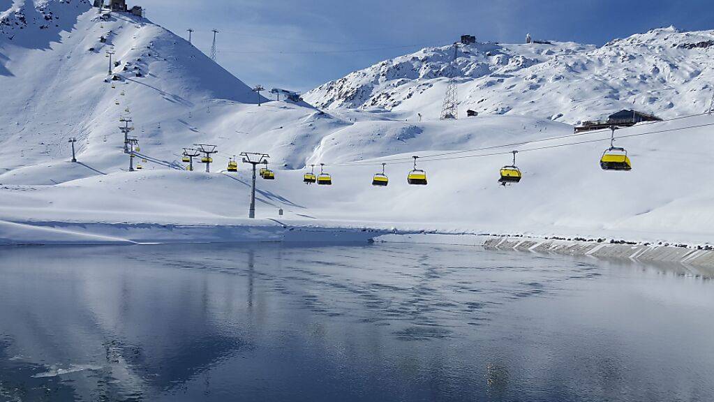 Die Bündner Regierung will die Schliessung von Skigebieten mit allen Mitteln verhindern. (Im Bild: Parsenn-Skigebiet Davos).