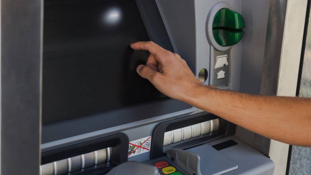 Geldautomaten und Banken sind für Schweizer gut erreichbar