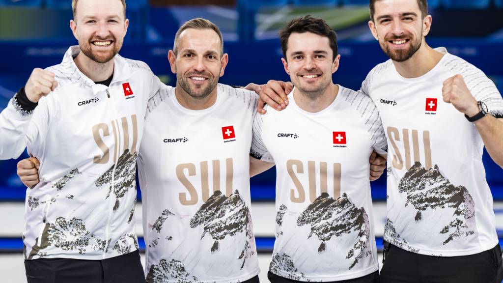 Die Curler Yannick Schwaller, Sven Michel, Benoît Schwarz-van Berkel und Pablo Lachat-Couchepin (v.l.n.r.) gehen auch den nächsten Olympiazyklus gemeinsam an