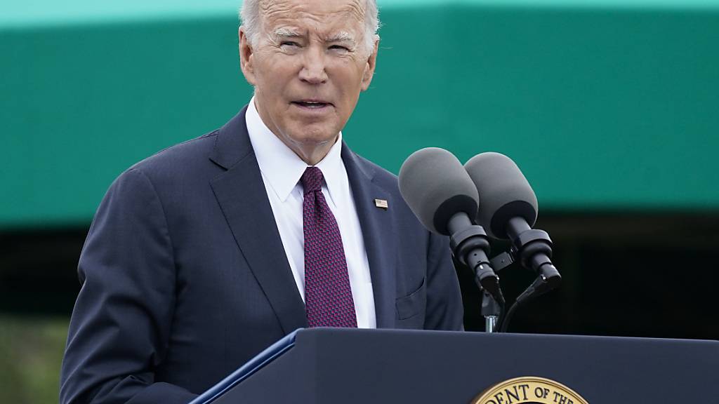 Wie soll die Ukraine weiter unterstützt werden? US-Präsident Joe Biden hat sich zu diesem Thema bei einer internationalen Telefonkonferenz ausgetauscht. (Archivbild) Foto: Manuel Balce Ceneta/AP/dpa