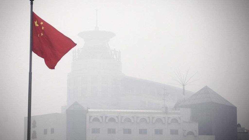 Dichter Smog hüllt Chinas Hauptstadt Peking ein. (Archivbild)