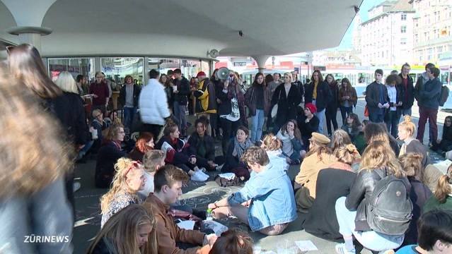 Schülerdemonstration legt Bellevue lahm