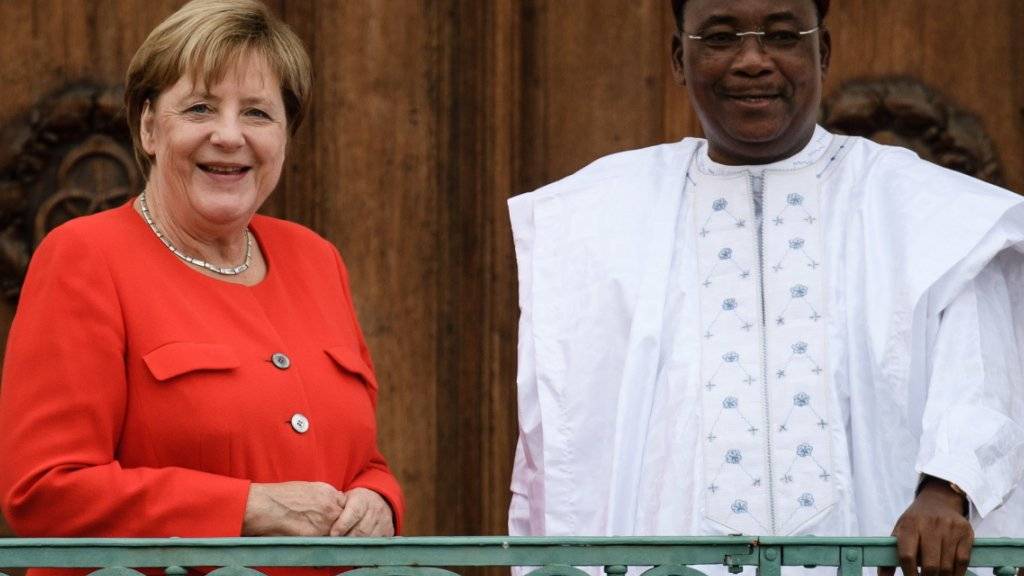 Die deutsche Kanzlerin Angela Merkel hat dem nigrischen Präsidenten Mahamadou Issoufou zugesagt, mit zusätzlichen Finanzspritzen für Sicherheit, Gesundheit und Entwicklung dabei zu helfen, dass Niger nicht in Gewalt und Instabilität abrutscht. (Archivbild)