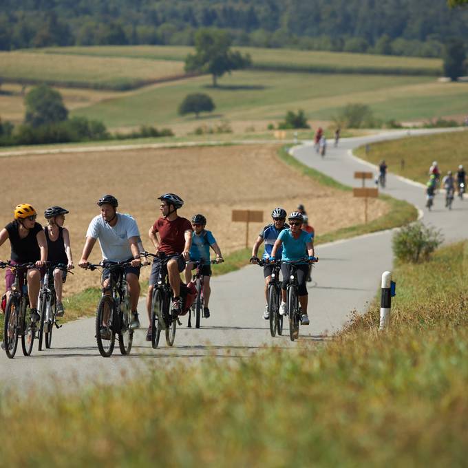 Mit dem Velo durch Brugg und der Reuss entlang am «SlowUp Brugg Regio»