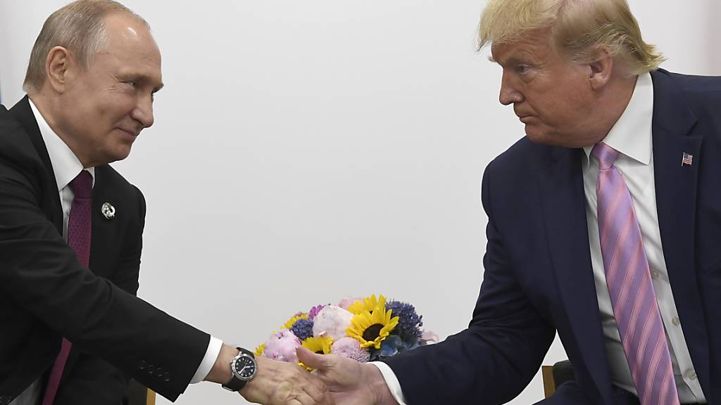 Der russische Präsident Wladimir Putin und US-Präsident Donald Trump haben sich am Donnerstag telefonisch über das letzte verbliebene Abrüstungsabkommen unterhalten. (Archivbild)