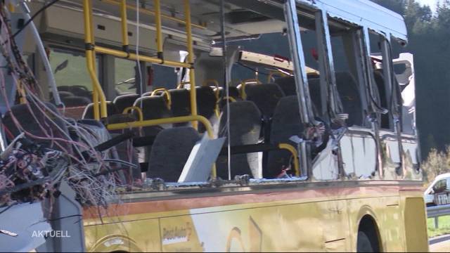 8 Verletzte nach Postauto-Unfall im Entlebuch