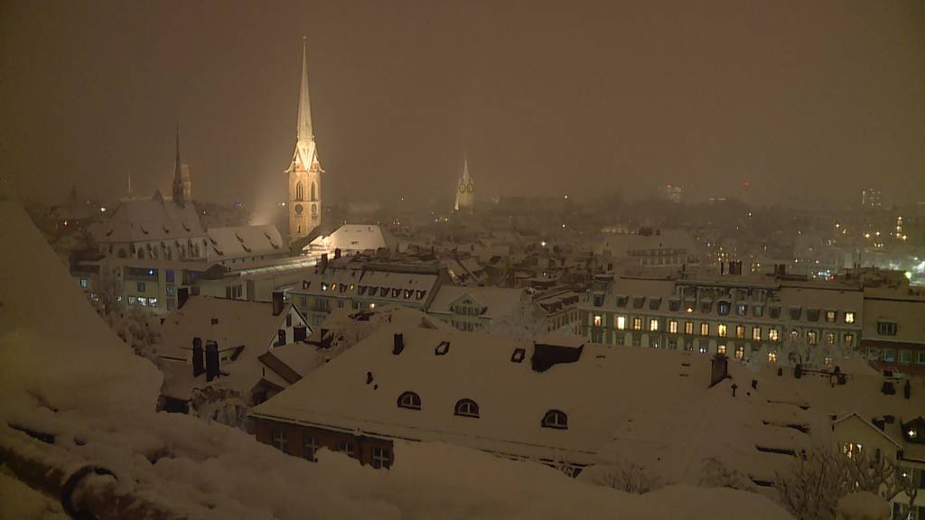 Winterzauber: Die Stadt versinkt im Schnee