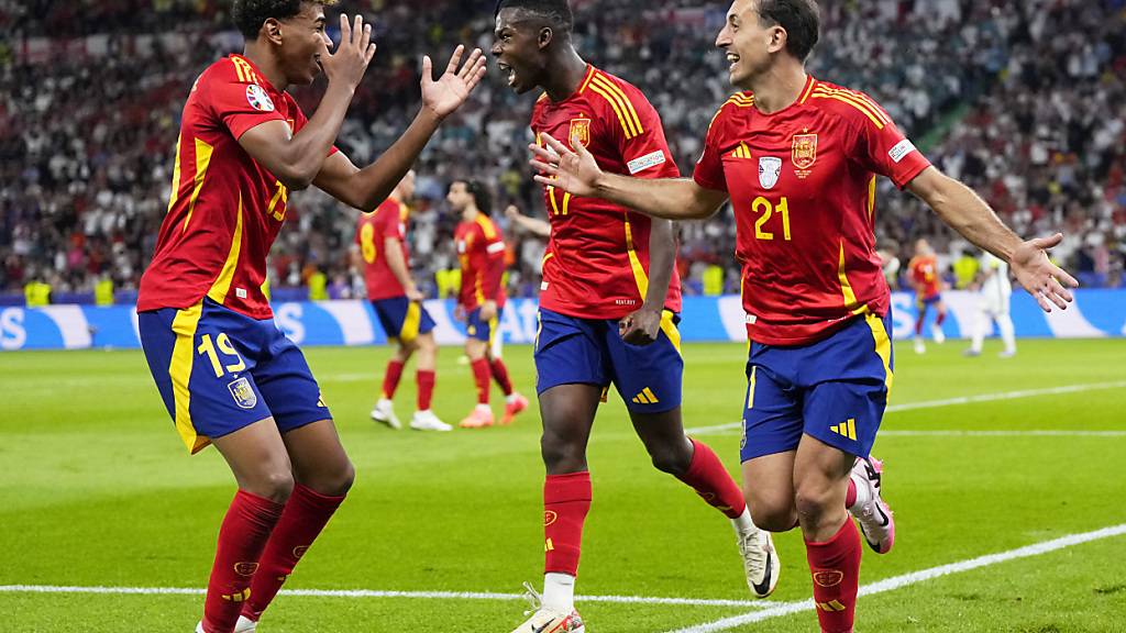 Spanien schlägt England und macht den Triumph perfekt