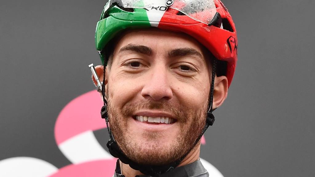 Nach 16 Giro-Podestplätzen ohne Sieg klappte es für den 32-jährigen Italiener Giacomo Nizzolo in Verona endlich mit dem so lang ersehnten Triumph bei der Heimrundfahrt