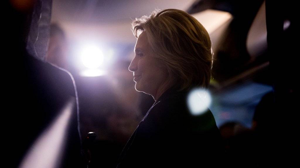Zweimal mit Präsidentschaftskandidatur gescheitert: Nach einer langen politischen Karriere dürfte es wohl nun still werden um Hillary Clinton.