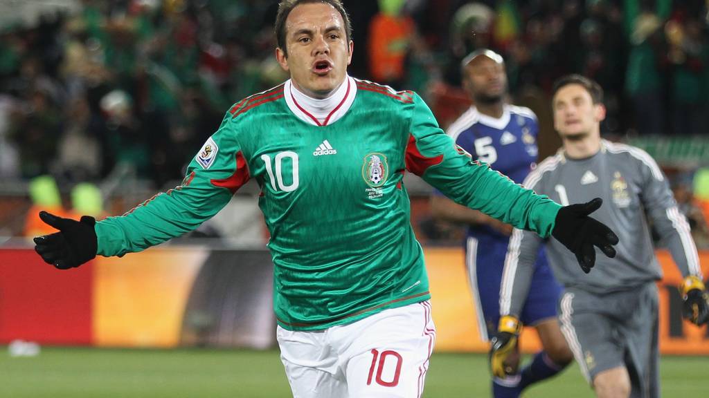 Cuauhtémoc Blanco feiert seinen verwandelten Elfmeter an der WM 2010 gegen Frankreich.