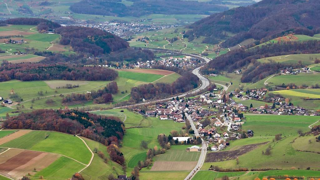 Der Autobahnanschluss Richtung Zürich des Fricktaler Dorfes Effingen ist ab Montag wegen Bauarbeiten gesperrt. (Archivbild)