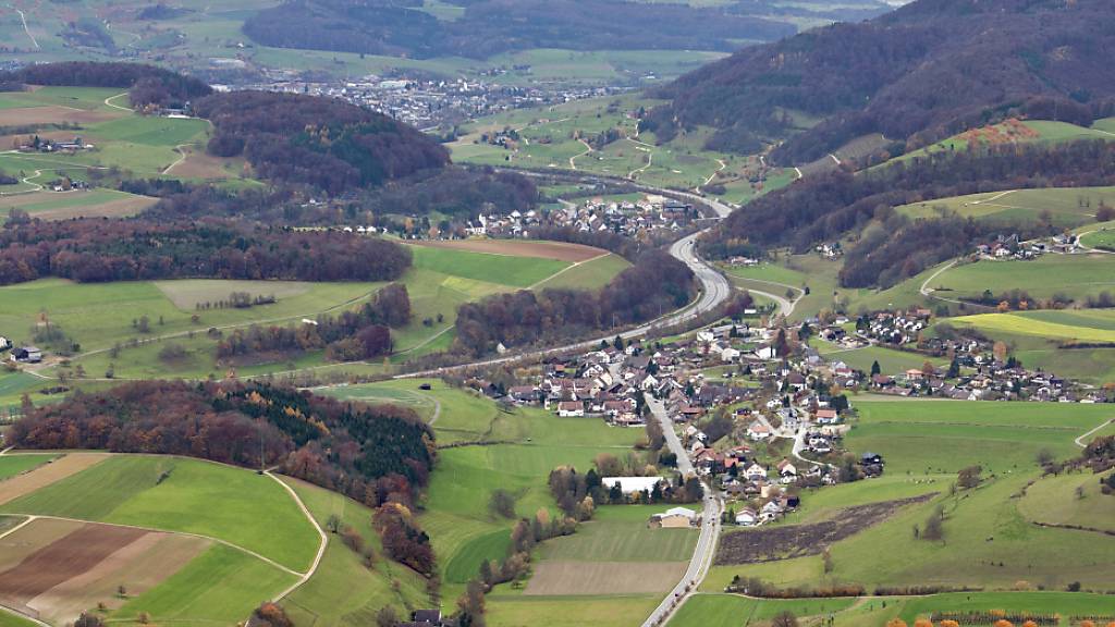 Der Autobahnanschluss Richtung Zürich des Fricktaler Dorfes Effingen ist ab Montag wegen Bauarbeiten gesperrt. (Archivbild)