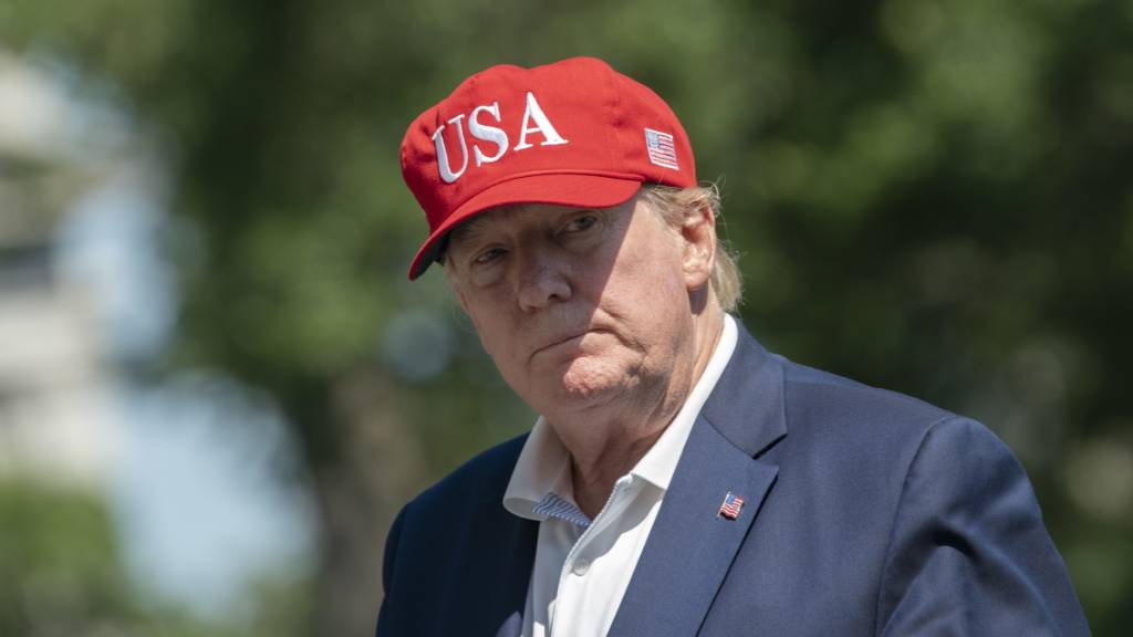 US-Präsident Donald Trump hat sein Golf-Wochenende abgesagt, um in Washington für Recht und Ordnung zu sorgen, wie er auf Twitter schrieb. (Archivbild)