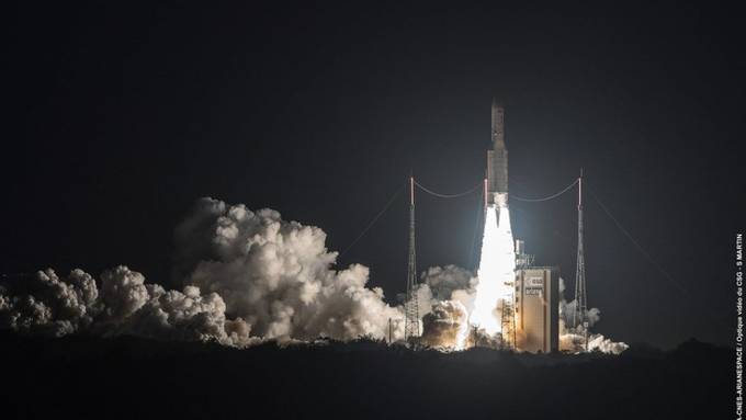 Ariane-5-Rakete bringt zwei Satelliten ins All