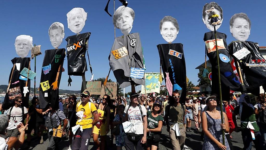 Die Gegner des G7-Gipfels in Biarritz setzten sich am Samstag an der französisch-spanischen Grenze für ihre Anliegen ein.