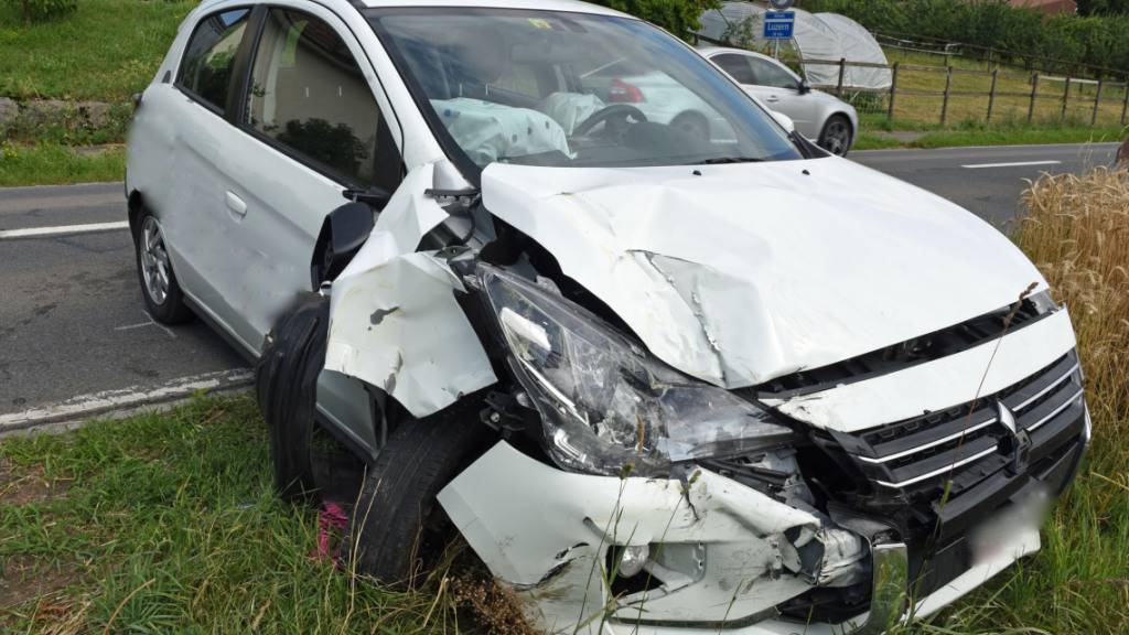 Die Luzerner Polizei rückte am Montagnachmittag zu einem Verkehrsunfall in Aesch Lu aus.