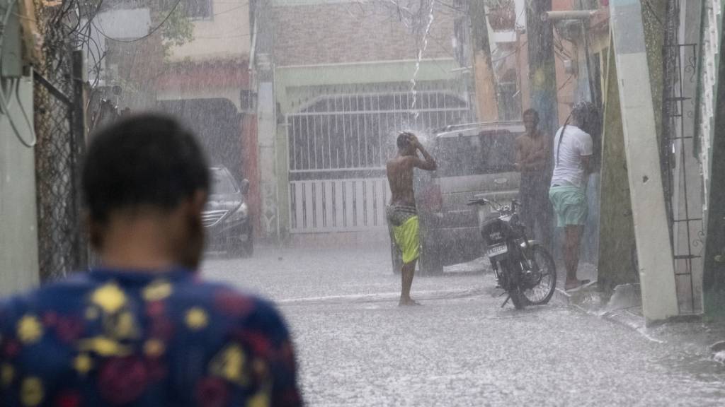 dpatopbilder - Der Tropensturm «Franklin» hat in der Dominikanischen Republik Land erreicht. Foto: Ricardo Hernandez/AP/dpa