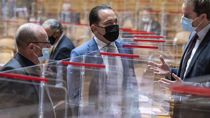 Im Parlament werden wieder Plexiglasscheiben aufgestellt