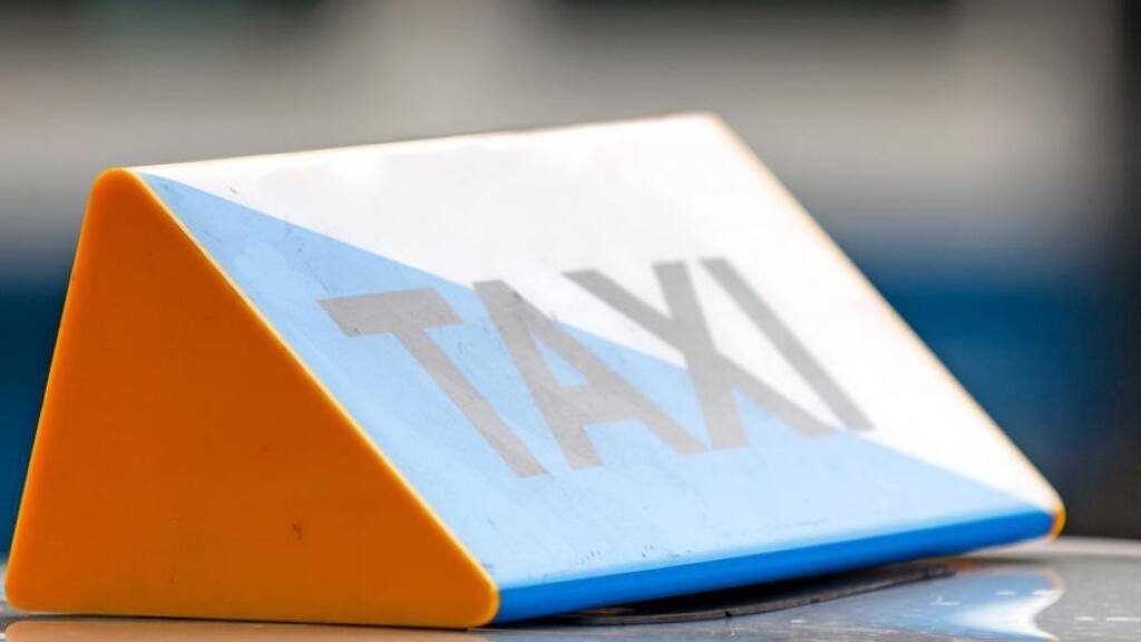 Ab 1. Januar brauchen Taxis im Kanton Zürich eine «kantonale Taxilampe» auf dem Dach.