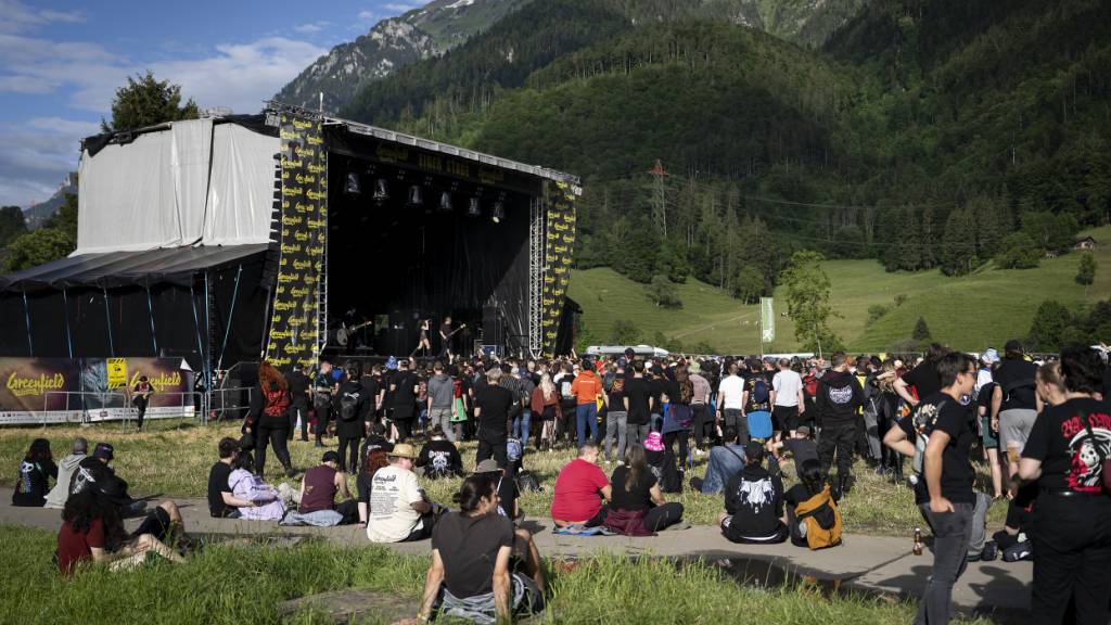 Das Greenfield Festival in Interlaken (BE), hier im Bild, eröffnet zusammen mit dem Festi'Neuch die Schweizer Open-Air-Saison. (Archivbild)
