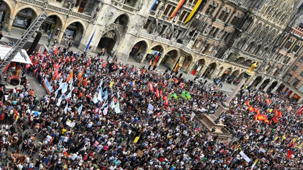 Rund 30'000 Menschen haben bei einer Demonstration in der Innenstadt von München gegen das neue bayerische Polizeiaufgabengesetz  demonstriert.