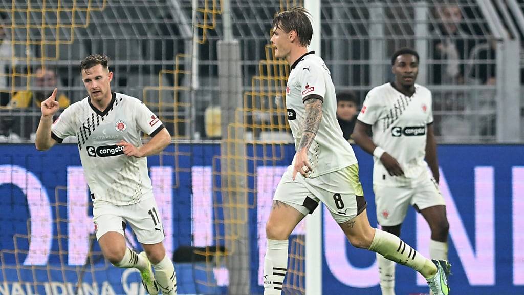 Johannes Eggestein (links) sorgte mit dem 3:0 für die endgültige Entscheidung