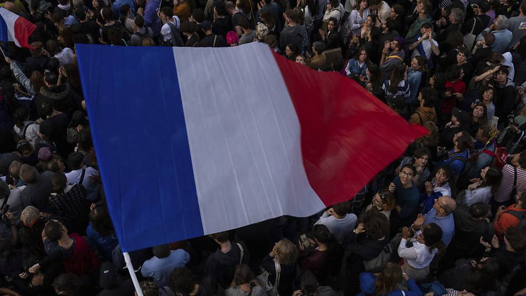 Demonstration gegen rechts auf dem Platz der Republik in Paris. Foto: Louise Delmotte/AP/dpa