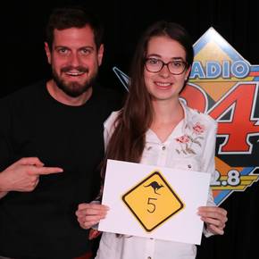 Samira aus Freienwil macht 5 Punkte im Australien-Quiz